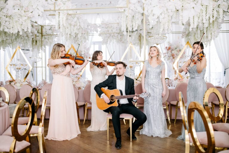Violine während der musikalischen Begleitung